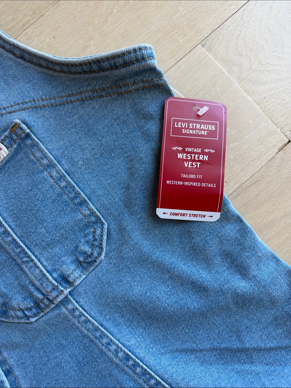 Levi's Light Blue Denim Button-Front Tank Top - Picture 3 of 6
